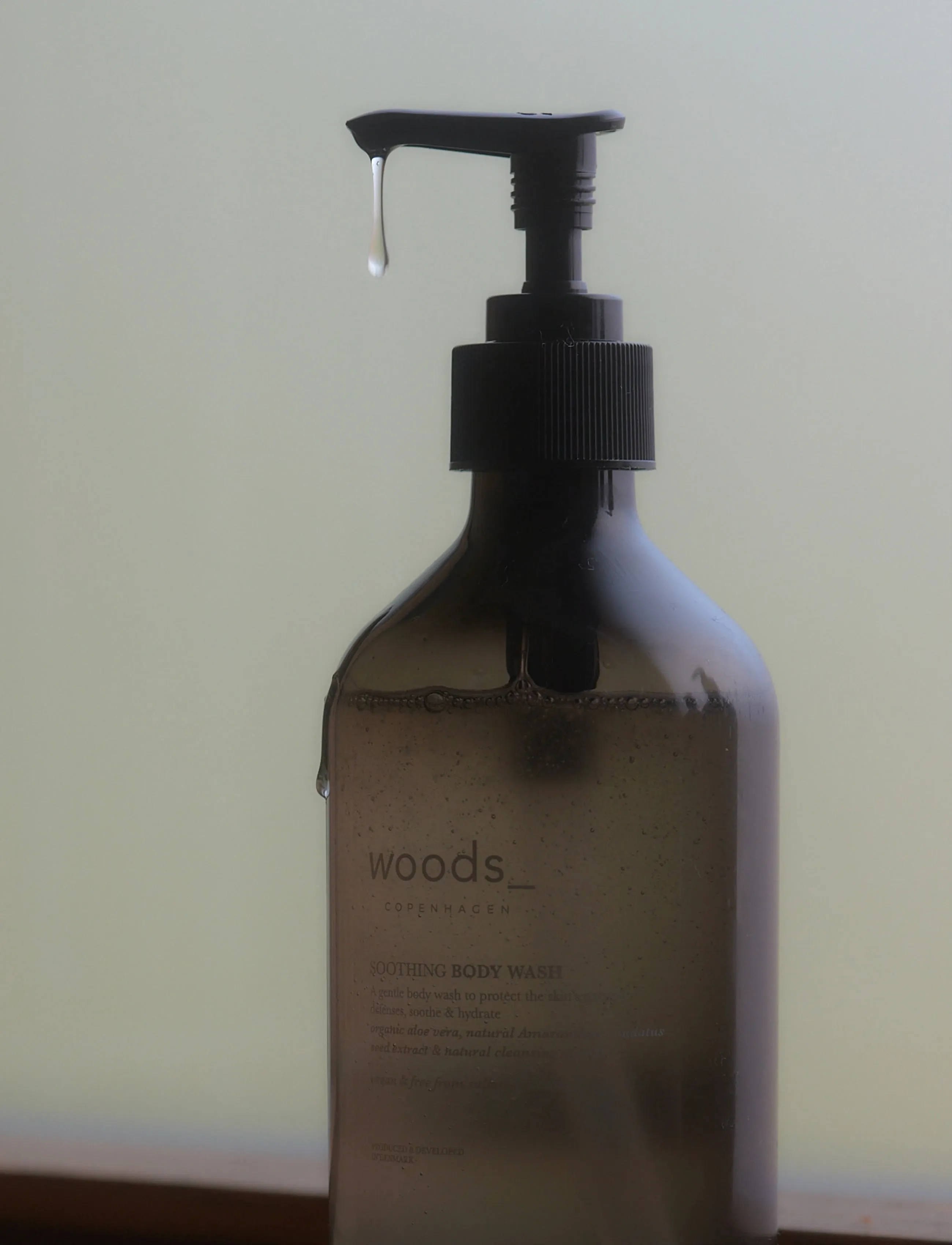 woods_ copenhagen - Soothing Body Wash - shower gel & bruseolier - 1017 - clear - 2