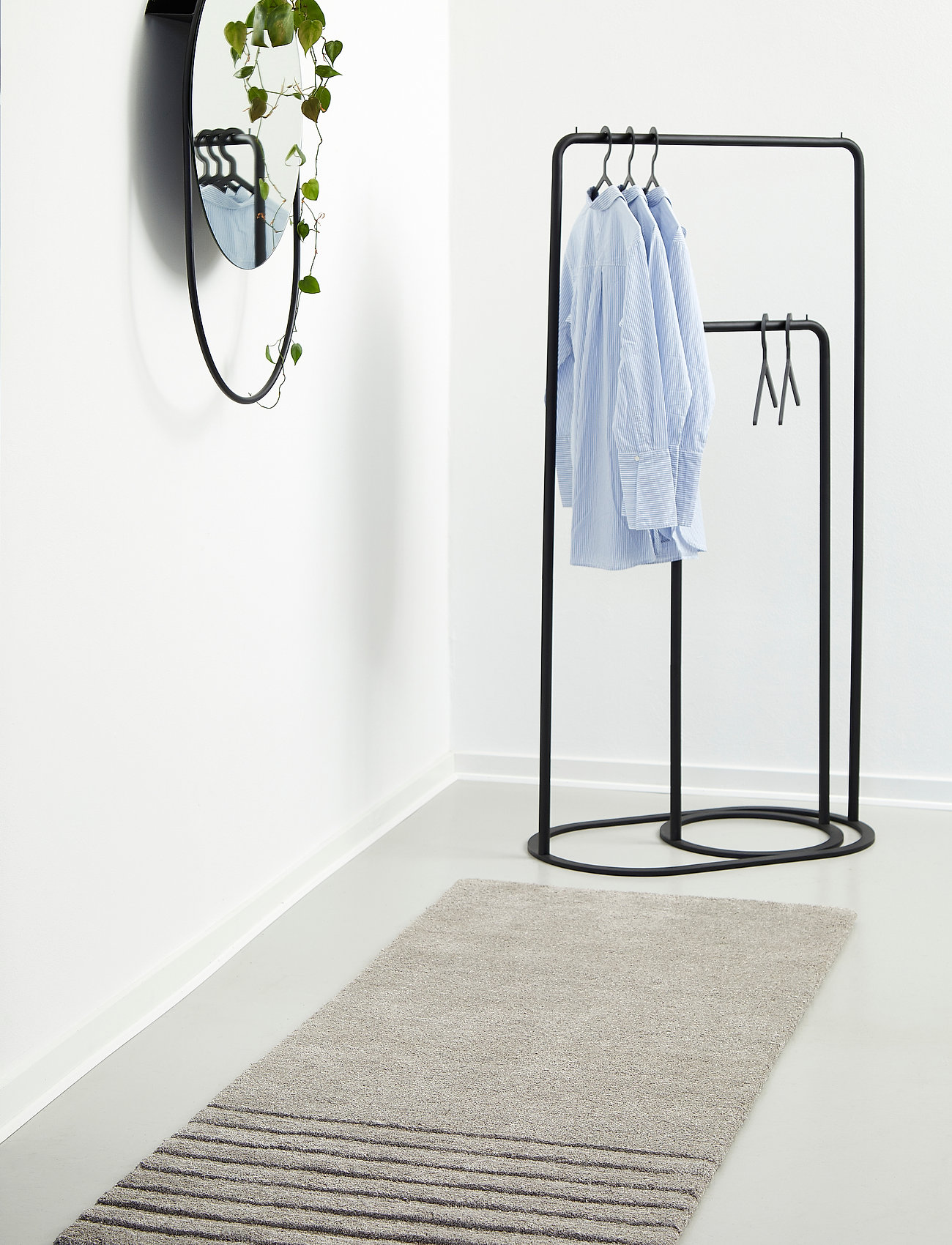 WOUD Illusion Hanger, L42.5 cm, Storage, Schwarz - Hangers, Homeware