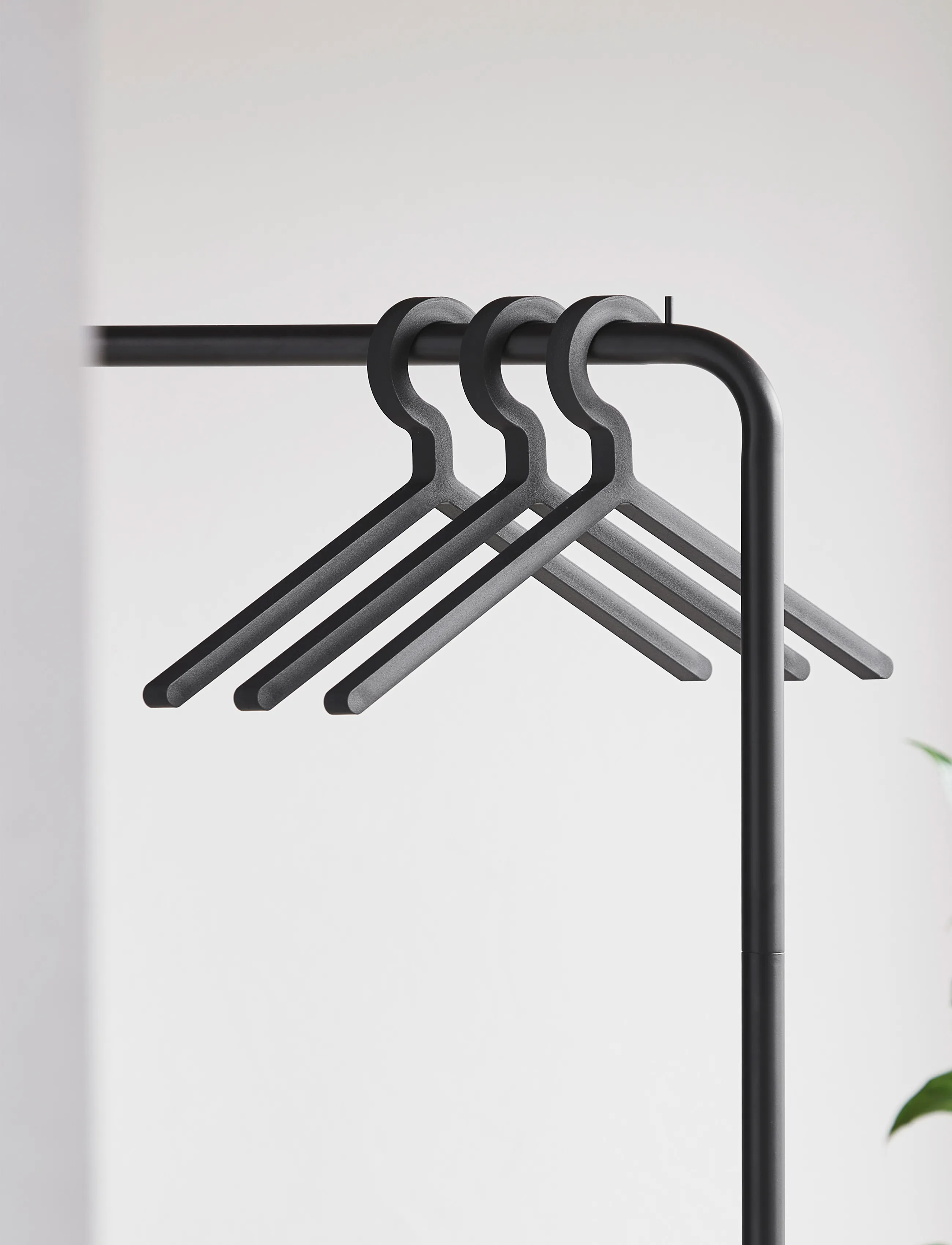 WOUD Illusion Hanger,,,Schwarz Gr.L42.5CM