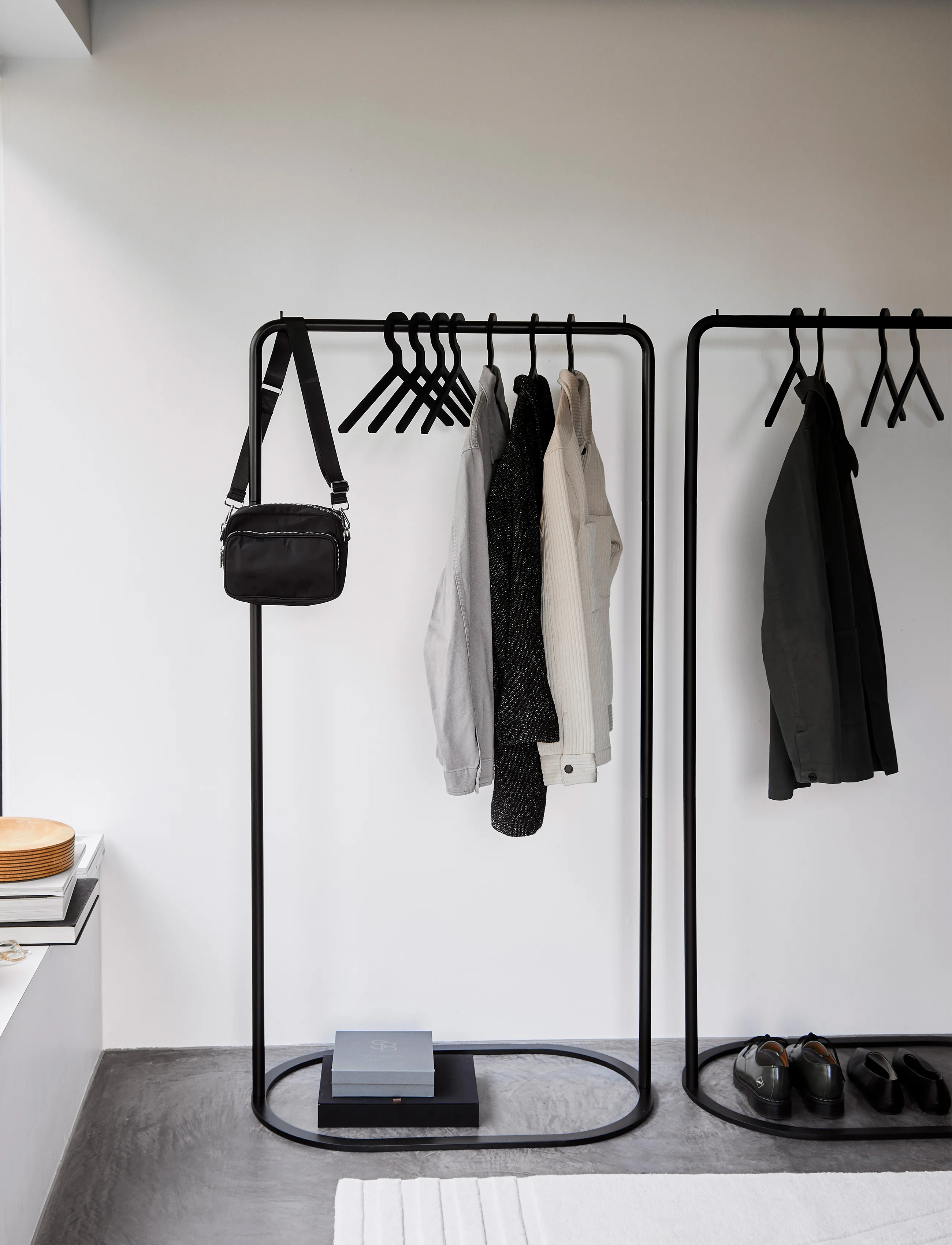 WOUD - Illusion hanger - aufhänger - black - 3