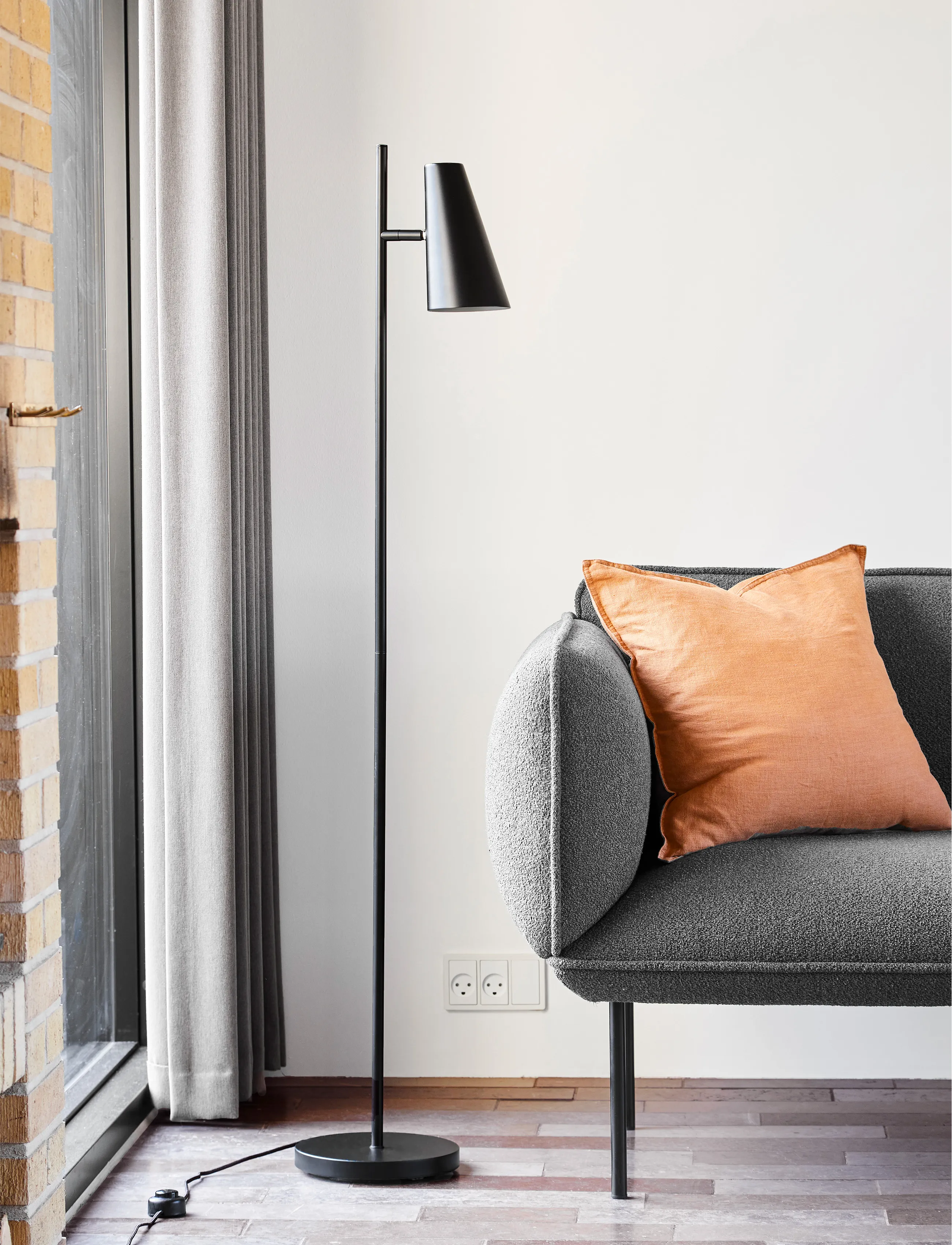 WOUD - Cono floor lamp - gulvlamper - black painted metal - 2