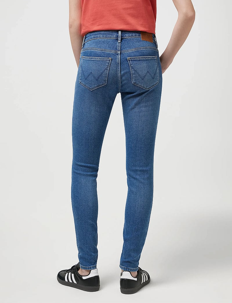 Wrangler - SKINNY - liibuvad teksad - raven - 4