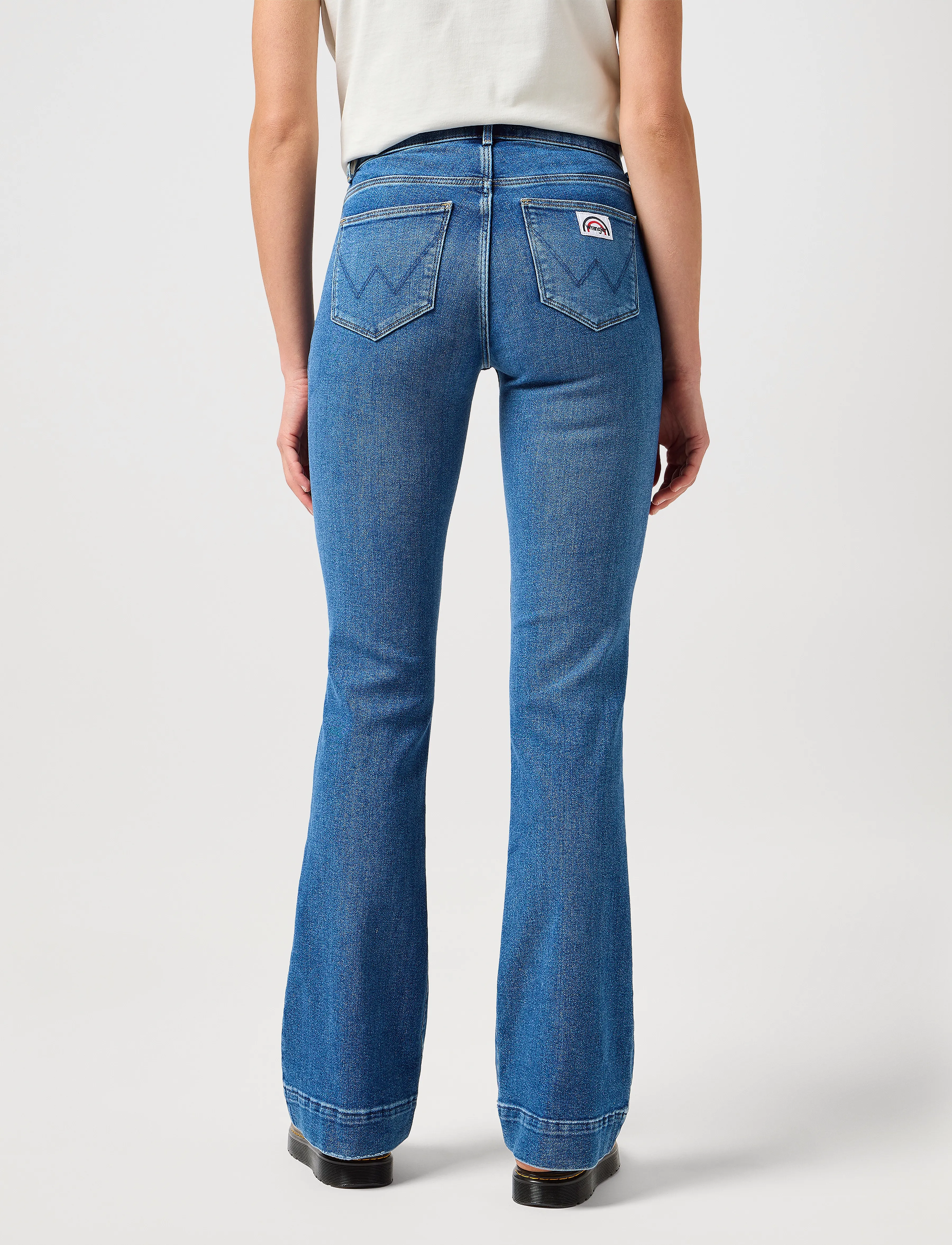 Wrangler - FLARE - leveälahkeiset farkut - raven - 4