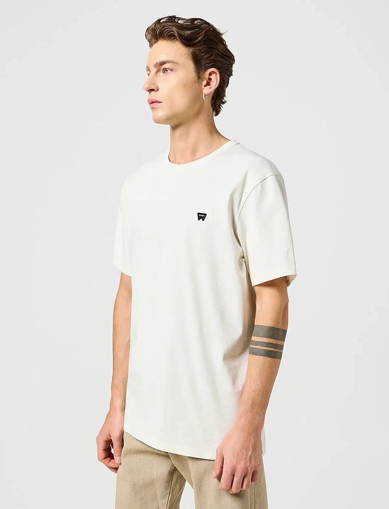 Wrangler - SIGN OFF TEE - kortärmade t-shirts - vintage white - 5