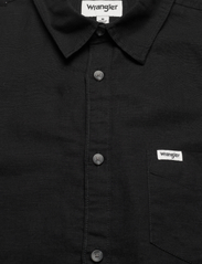 Wrangler - SS 1 PKT SHIRT - short-sleeved shirts - black beauty - 2