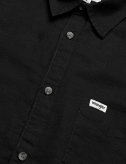 Wrangler - SS 1 PKT SHIRT - short-sleeved shirts - black beauty - 3