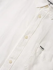 Wrangler - LS 1 PKT SHIRT - linasest riidest särgid - worn white - 3