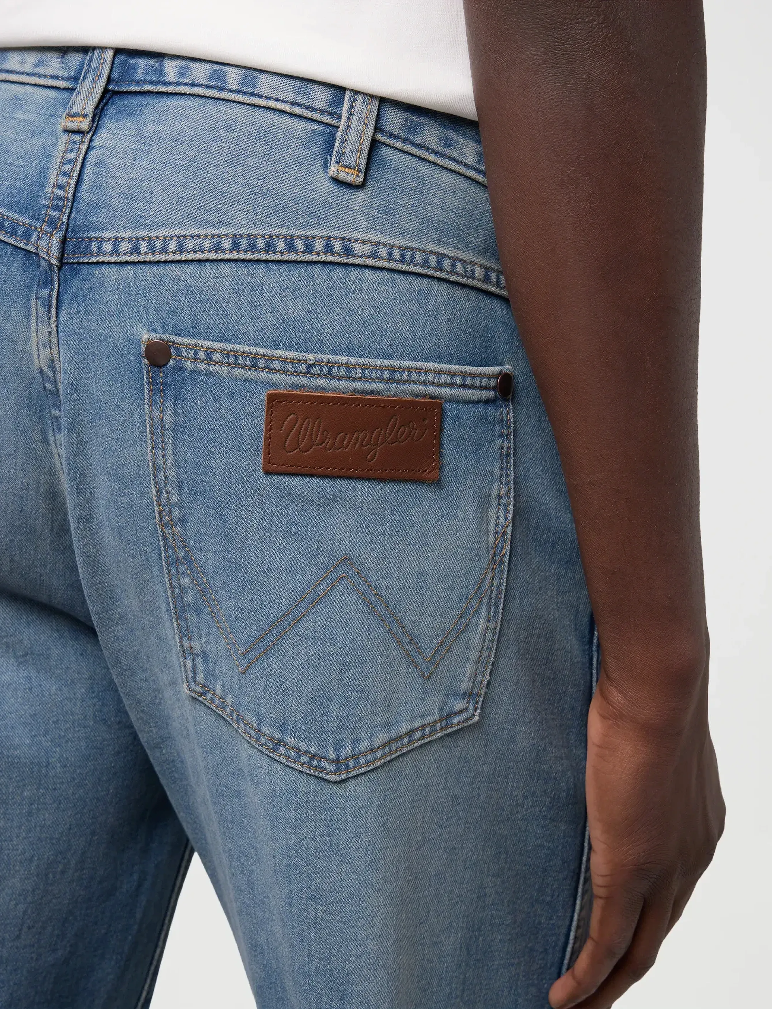 Wrangler - LOOSE STRAIGHT - authentic medium - 5