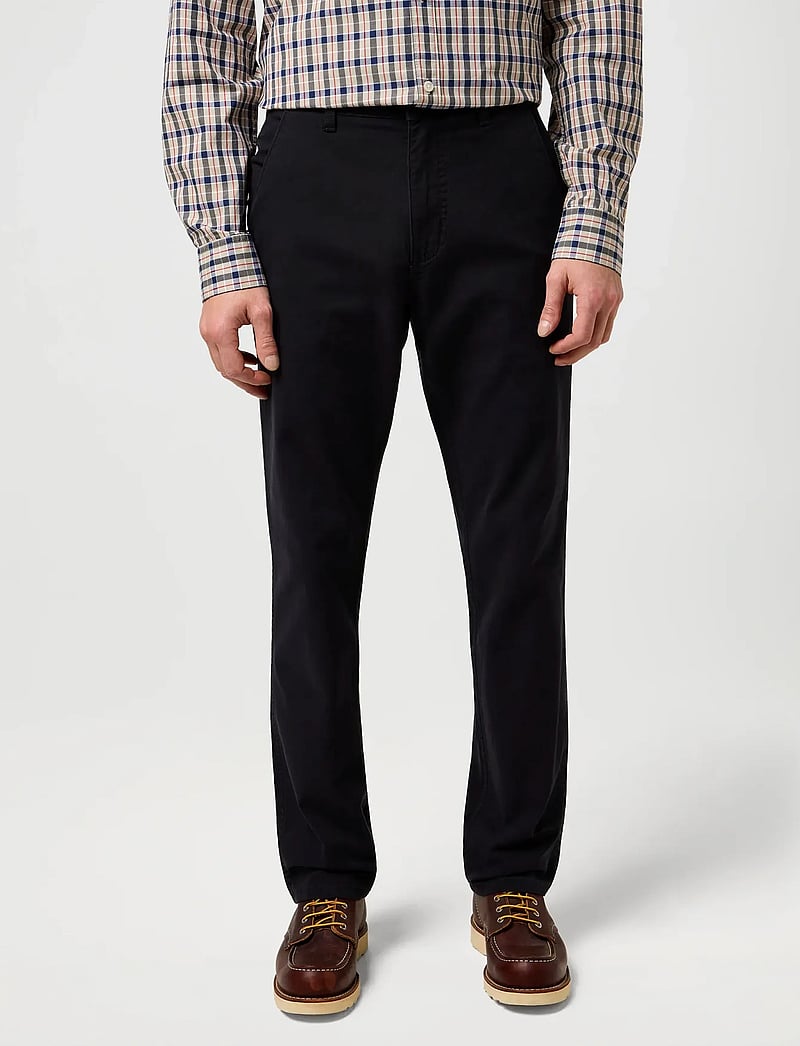 Wrangler - REGULAR CHINO - chino püksid - black - 0