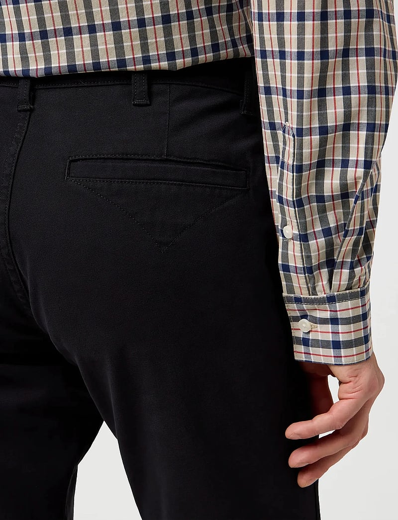 Wrangler - REGULAR CHINO - chinos - black - 5