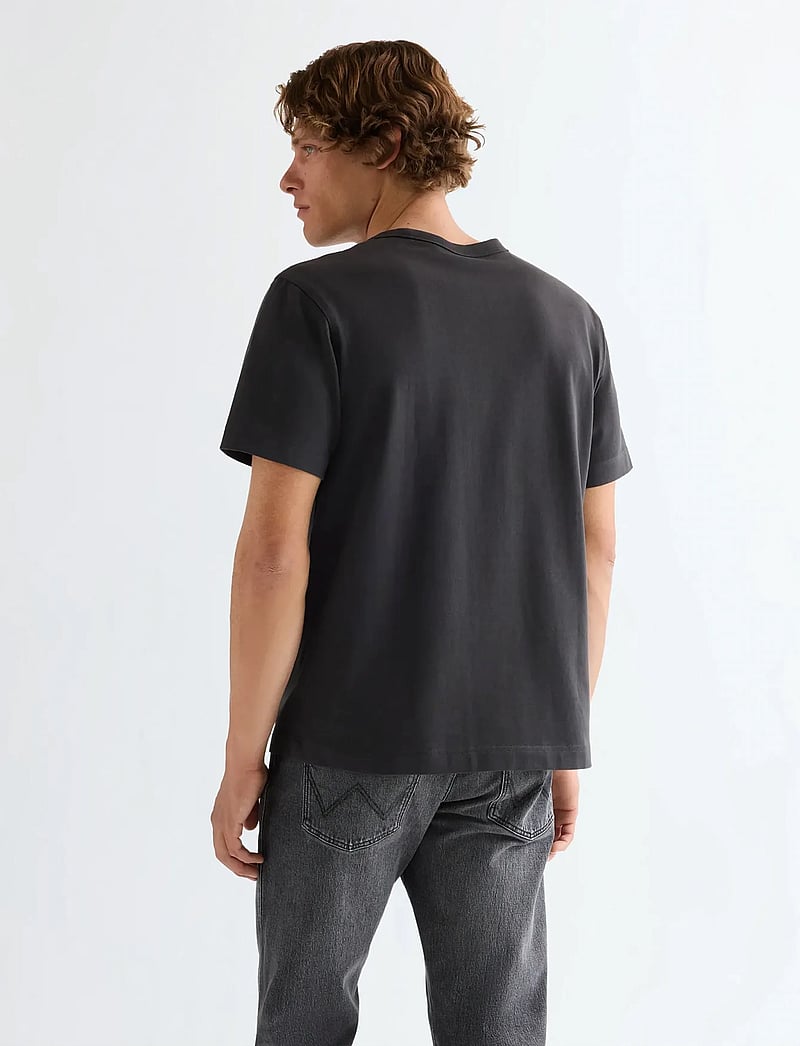 Wrangler - POCKET TEE - kurzärmelig - faded black - 3