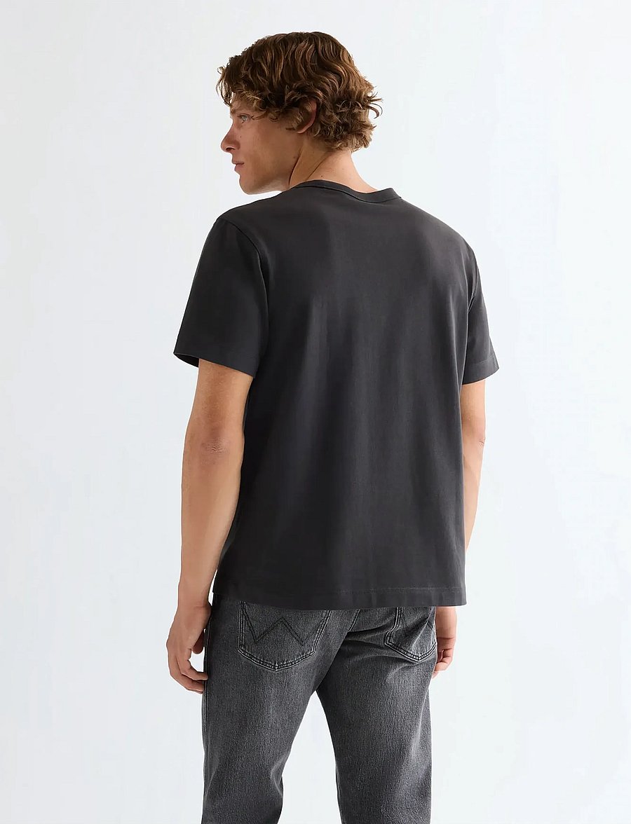 Wrangler - POCKET TEE - t-shirts à manches courtes - faded black - 3