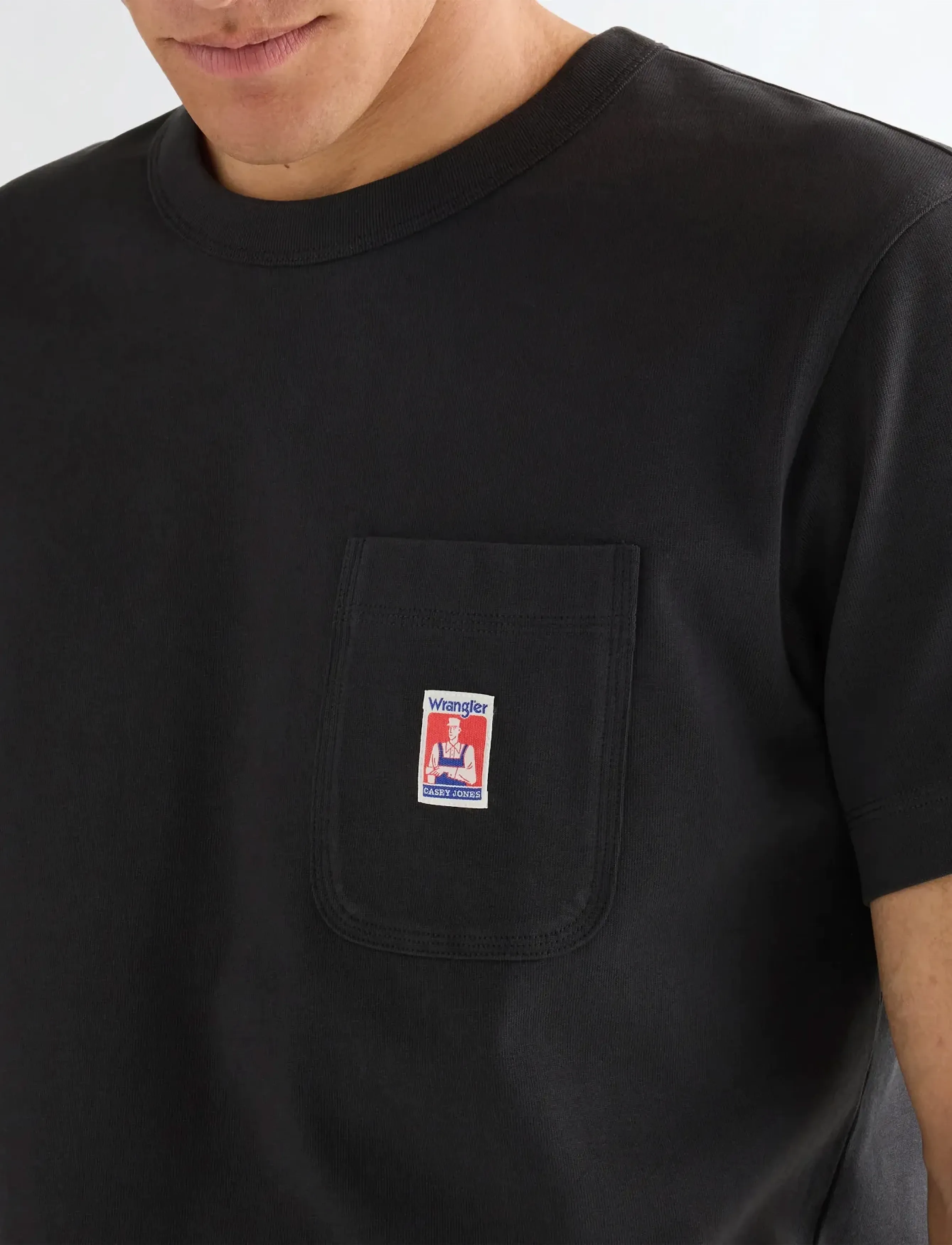 Wrangler - POCKET TEE - kortærmede t-shirts - faded black - 5