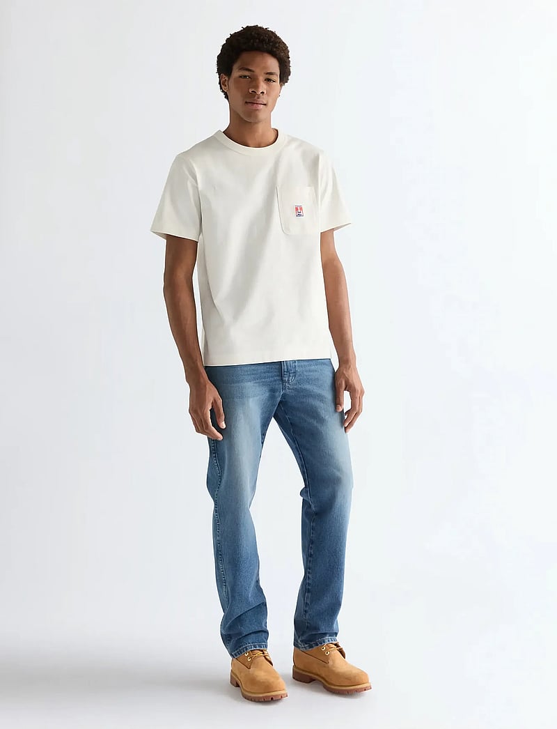Wrangler - POCKET TEE - kurzärmelig - worn white - 4
