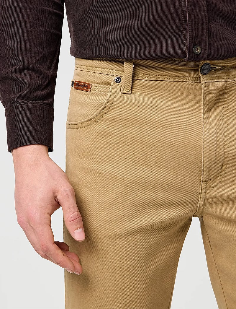 Wrangler - TEXAS - tavalised teksad - tigers eye - 5