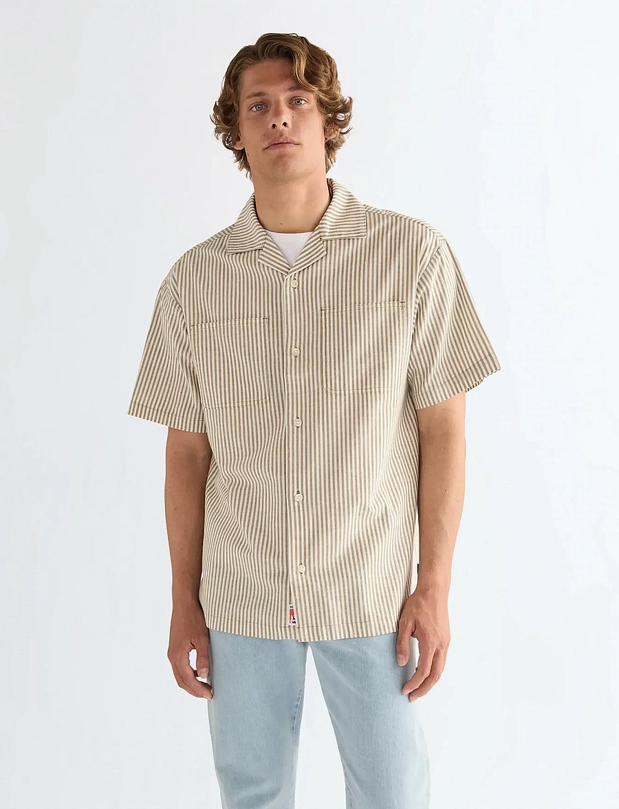 Wrangler - SS RESORT SHIRT - kortärmade skjortor - gothic olive - 0