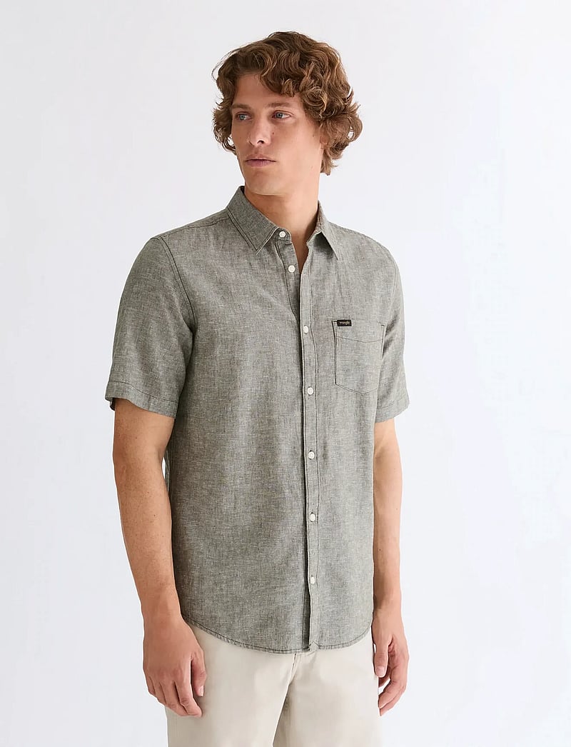 Wrangler - SS 1 PKT SHIRT - kortärmade skjortor - deep depths - 0