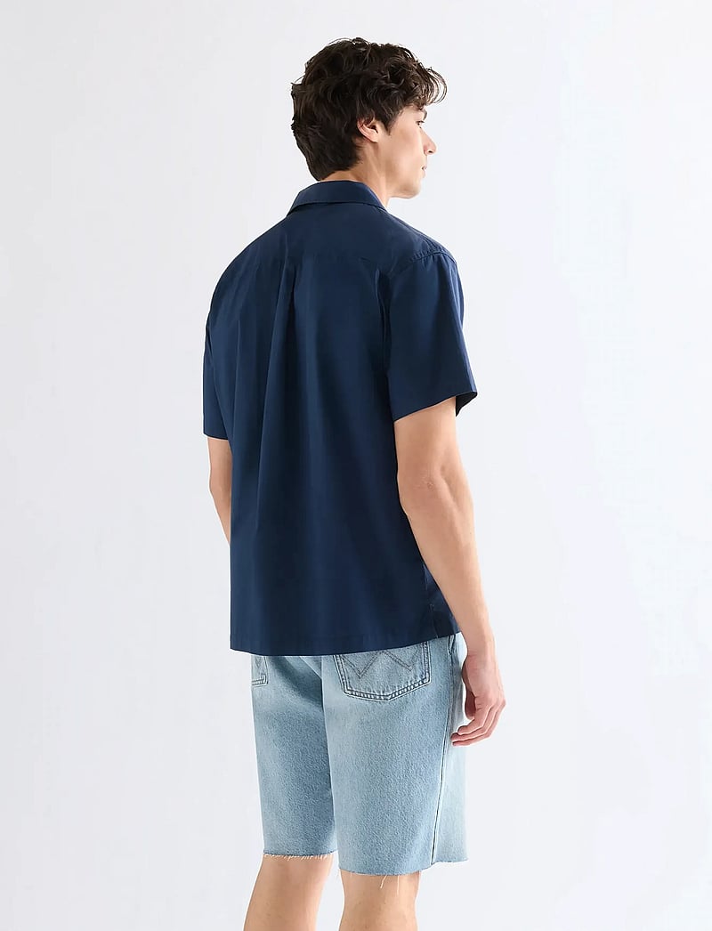 Wrangler - SS W RESORT SHIRT - mustriga särgid - navy floral - 3