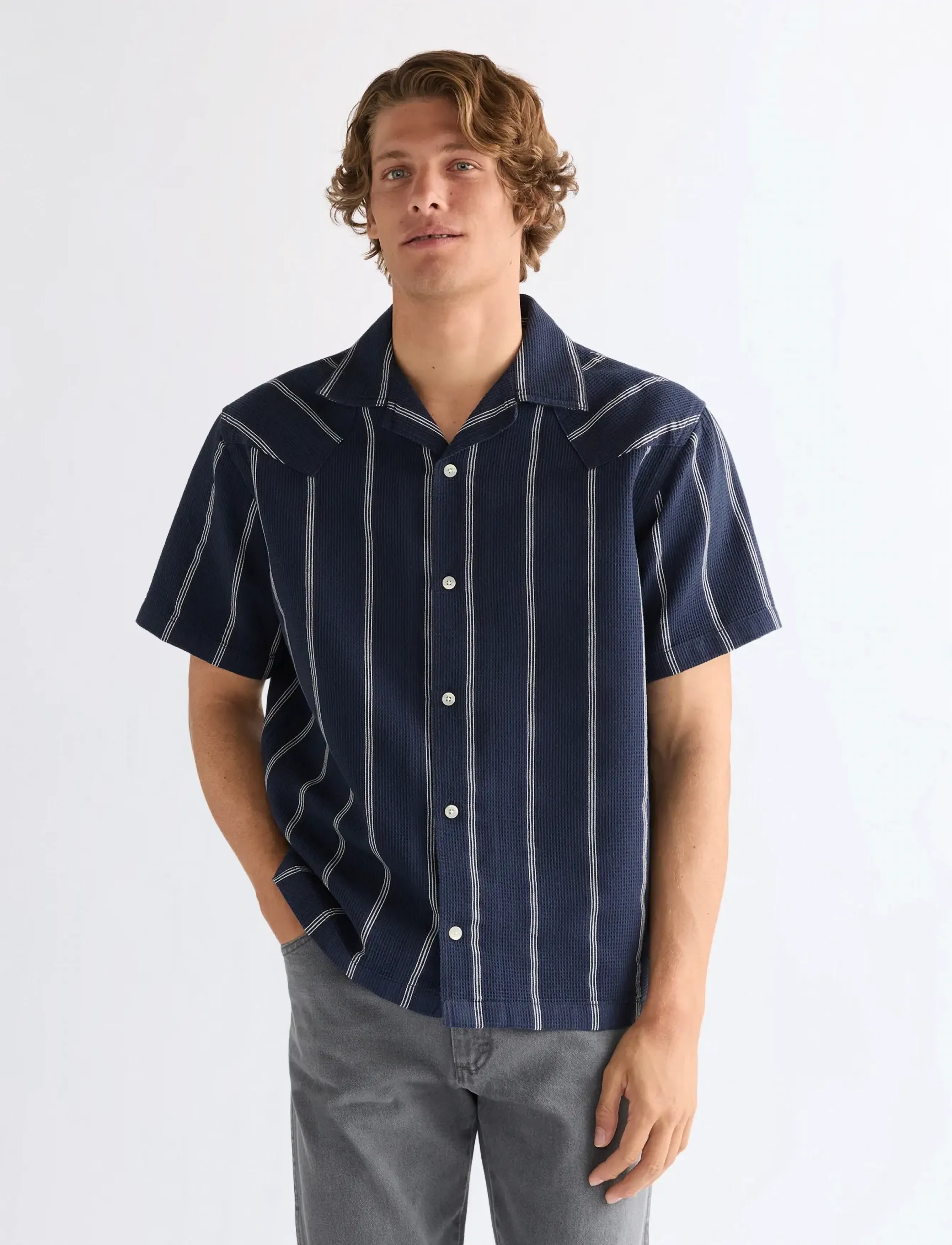 Wrangler SS W RESORT SHIRT - Riided - NAVY WHITE / navy