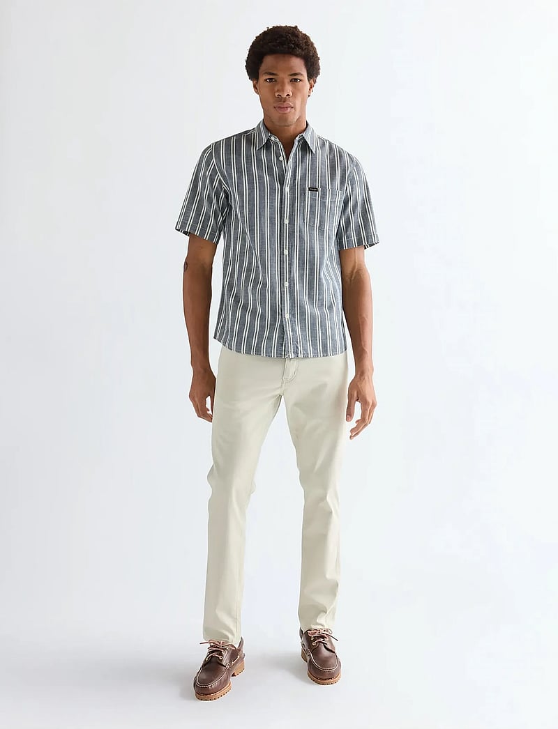 Wrangler - SS CHAMBRAY SHIRT - kortärmade skjortor - dark stripe - 4