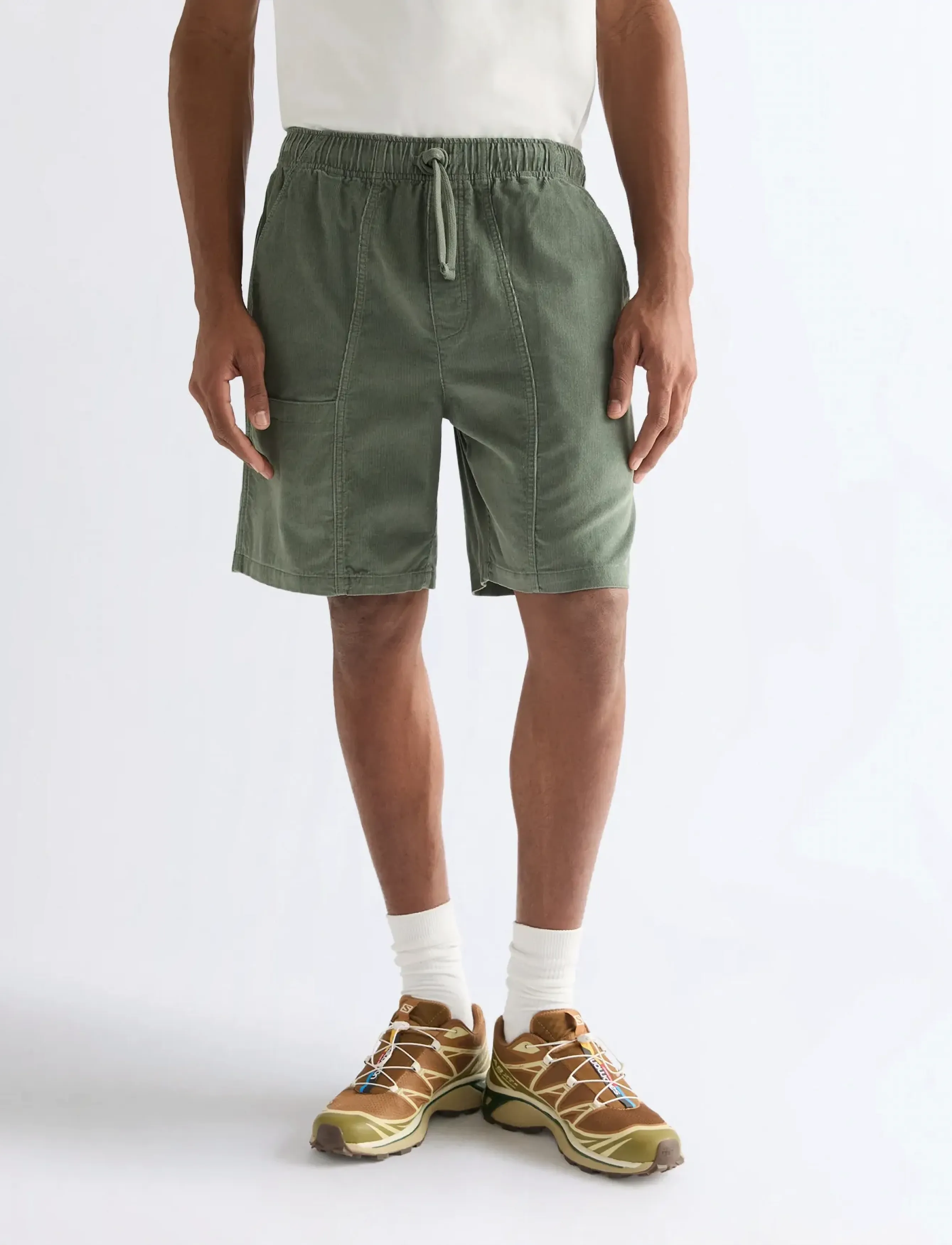 Wrangler VINLA SHORTS - Looks for less - AGAVE GREEN / khaki/green