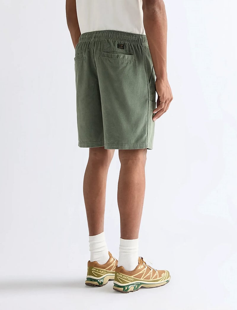 Wrangler - VINLA SHORTS - casual shorts - agave green - 3