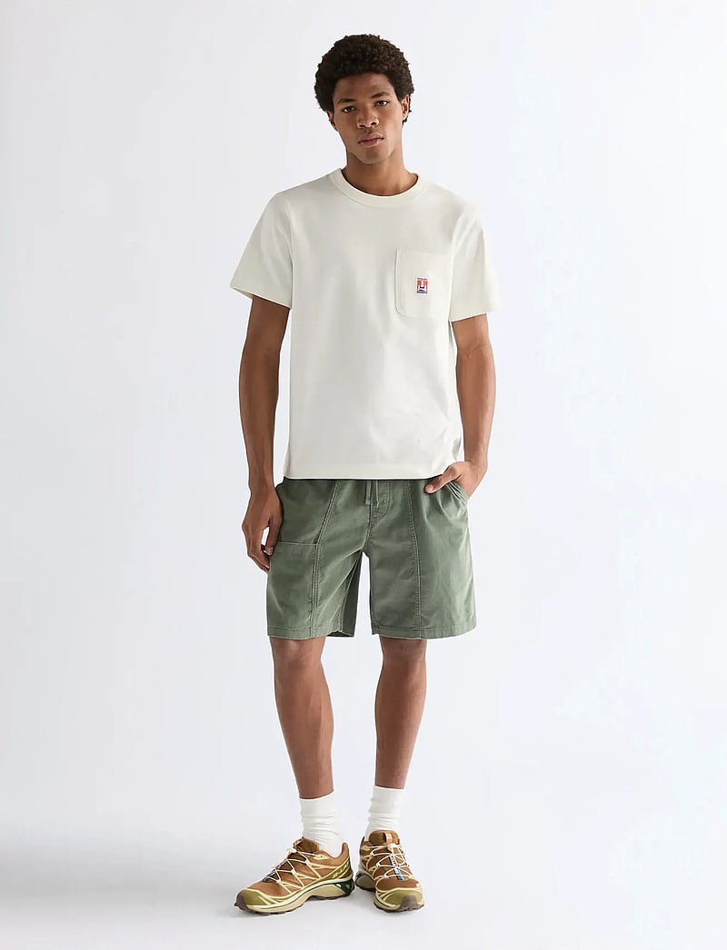 Wrangler - VINLA SHORTS - casual shorts - agave green - 4