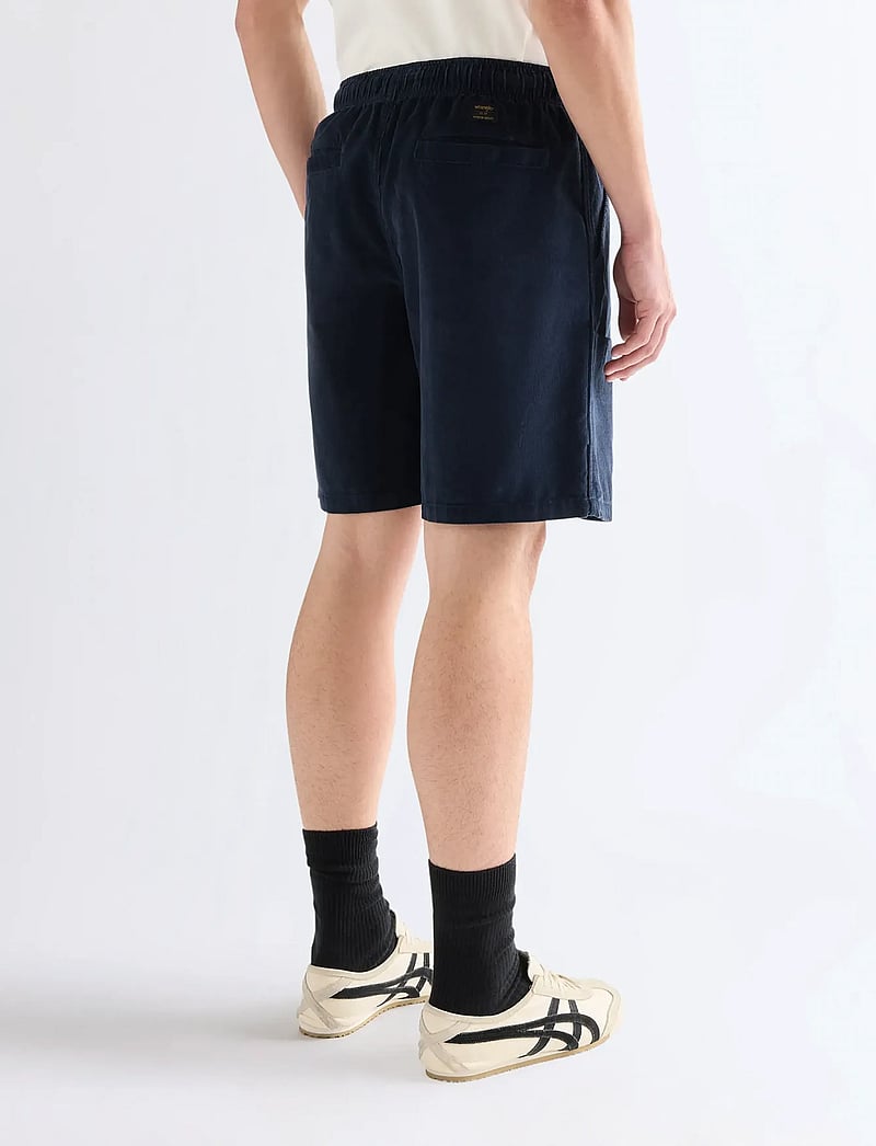 Wrangler - VINLA SHORTS - casual shorts - dark sapphire - 3