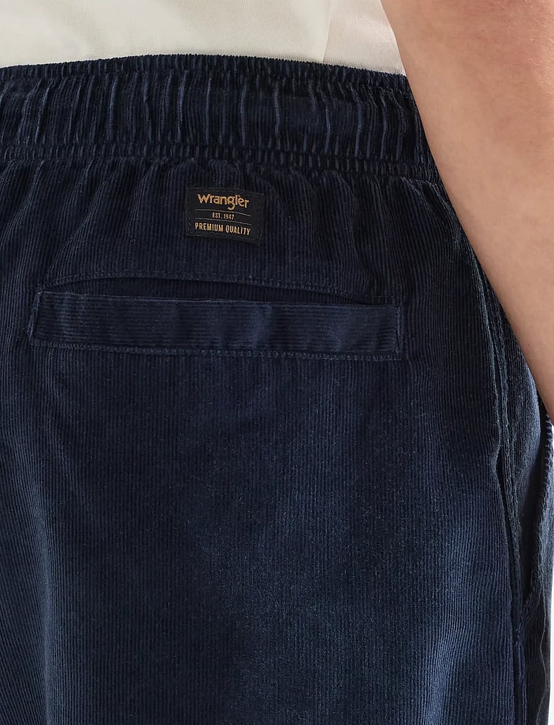 Wrangler - VINLA SHORTS - casual shorts - dark sapphire - 5