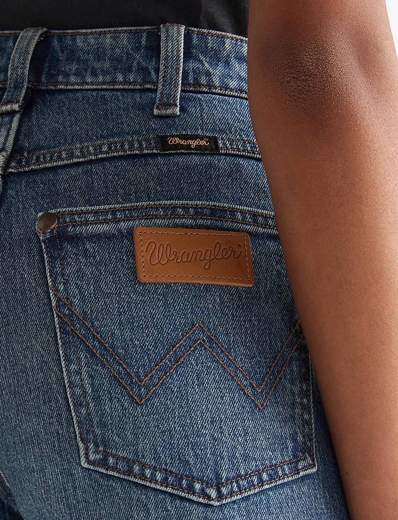 Wrangler - COWBOY SHORT 5 INCH - lühikesed teksapüksid - summer haze - 5