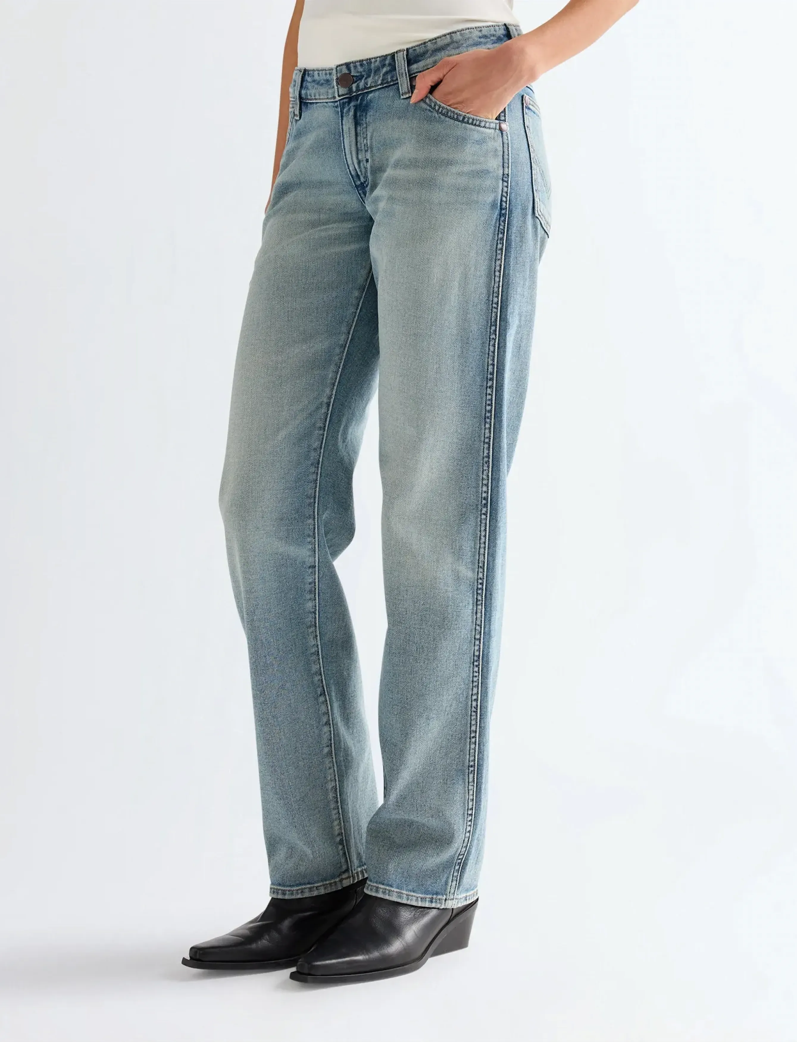 Wrangler LOW RISE COWBOY JEAN - Nyheter - HIPPIE HAZE / blue