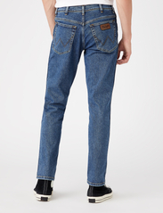 Wrangler - TEXAS SLIM - slim jeans - stonewash - 3