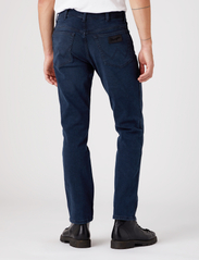 Wrangler - TEXAS SLIM - slim jeans - bruised river - 5