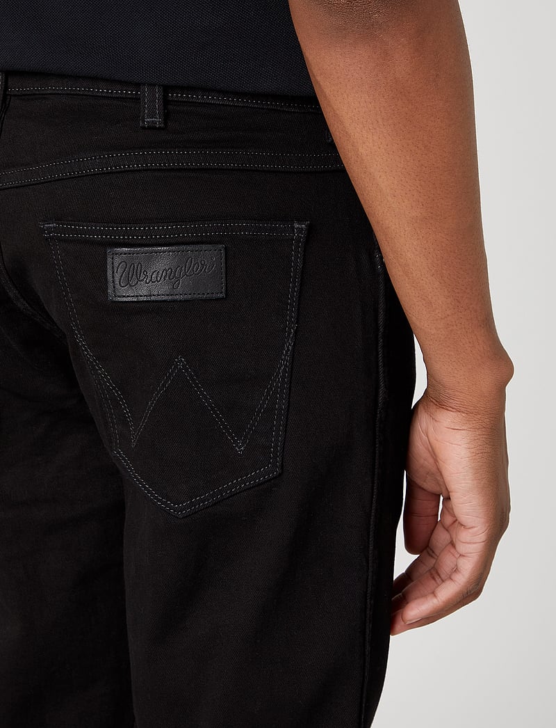 Wrangler - GREENSBORO - tavalised teksad - black valley - 5