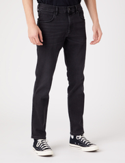 Wrangler - GREENSBORO - regular jeans - black crow - 2