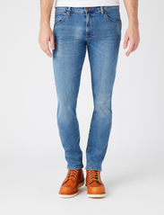 Wrangler - LARSTON - slim fit jeans - blue fever - 3