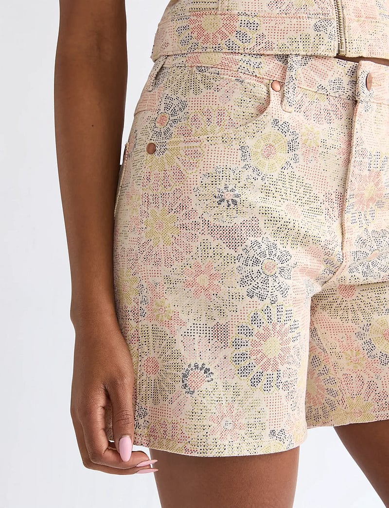 Wrangler - COWBOY SHORT 5 INCH - lühikesed teksapüksid - firework floral - 5