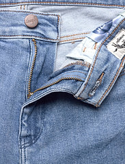 Wrangler - HIGH RISE SKINNY - džinsa bikses ar šaurām starām - cali blue - 8