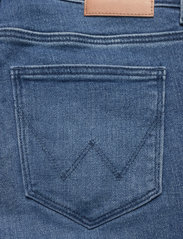Wrangler - SKINNY - džinsa bikses ar šaurām starām - tidal wave - 9