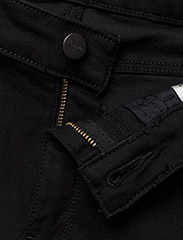 Wrangler - SKINNY - džinsa bikses ar šaurām starām - rinsewash - 8