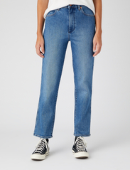 Wrangler - WILD WEST - džinsa bikses ar taisnām starām - mid blue - 2