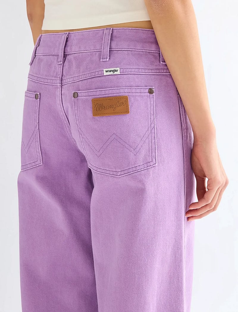 Wrangler - WORLD WIDE - laia säärega teksad - bellflower - 4