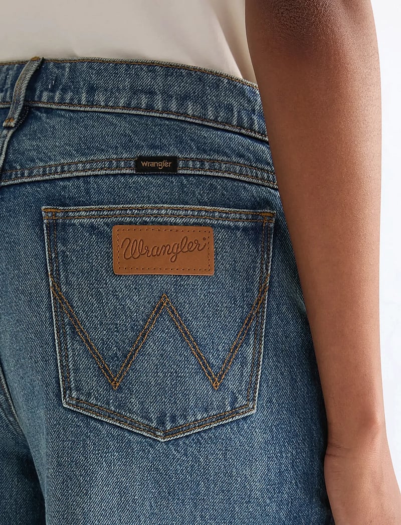Wrangler - LOW RISE JORT - lühikesed teksapüksid - stormy dust - 5