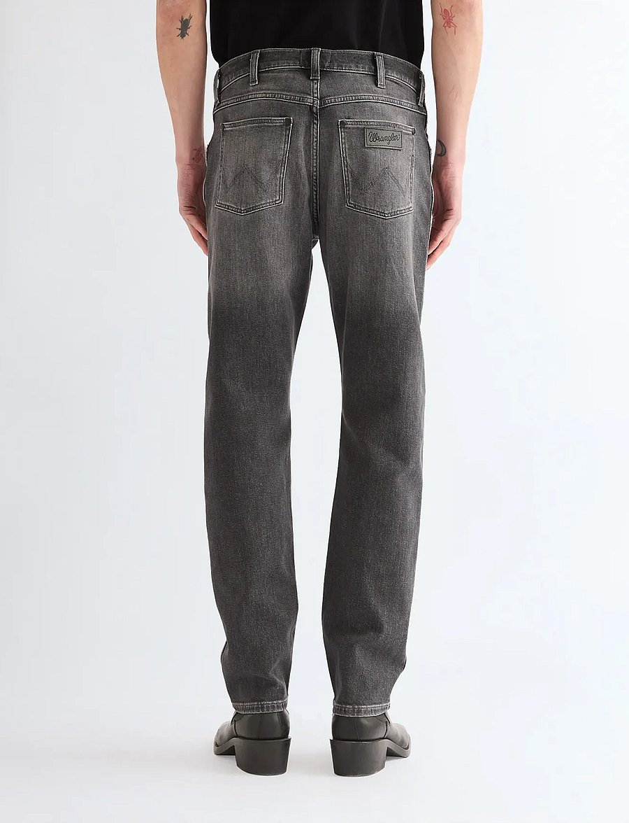 Wrangler - REDFORD - schmal zulaufende jeans - smoky granite - 4