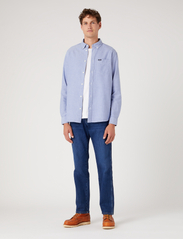 Wrangler - BUTTON DOWN SHIRT - casual skjorter - blue tint - 3