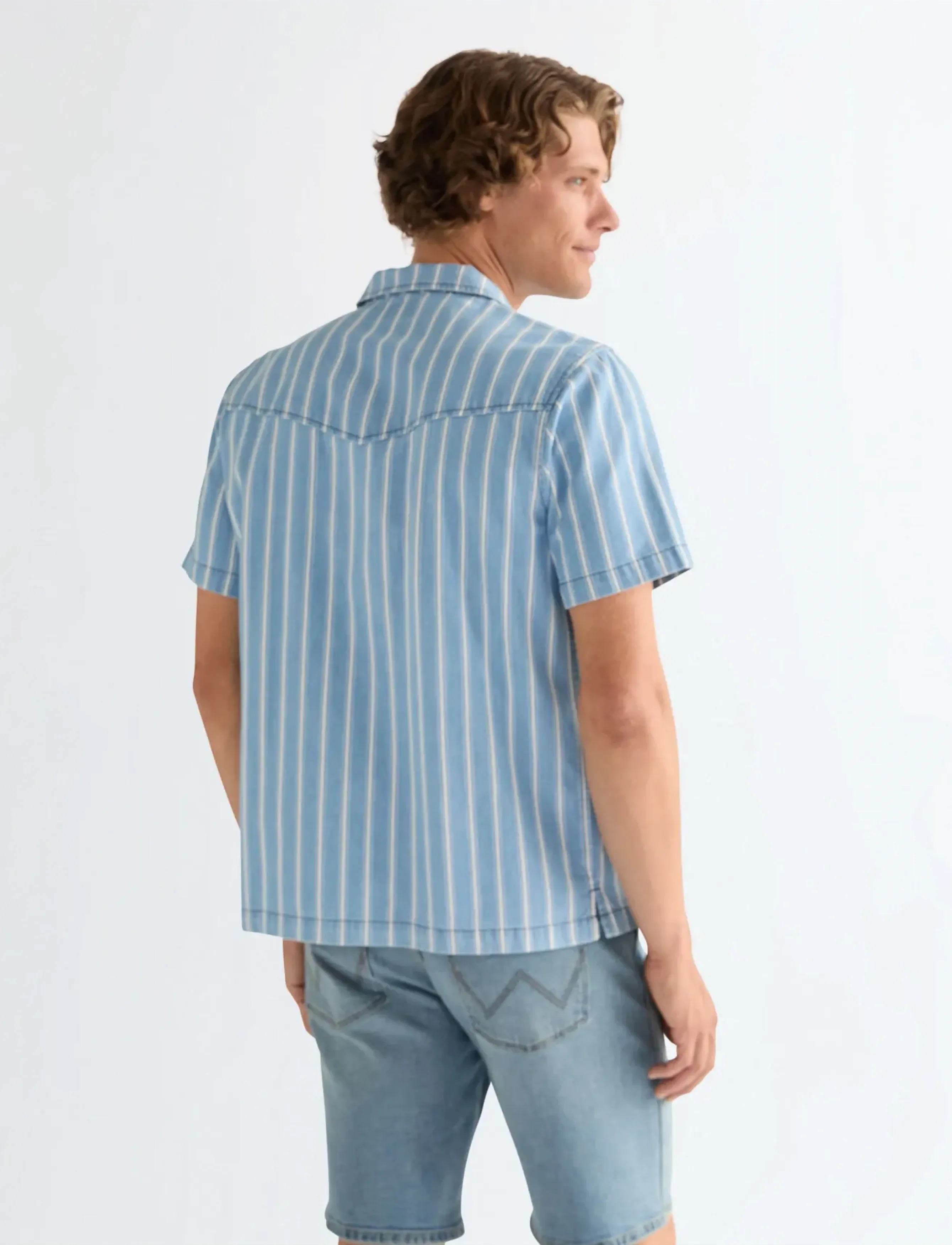 Wrangler - SS RESORT SHIRT - casual skjorter - bleach denim - 2