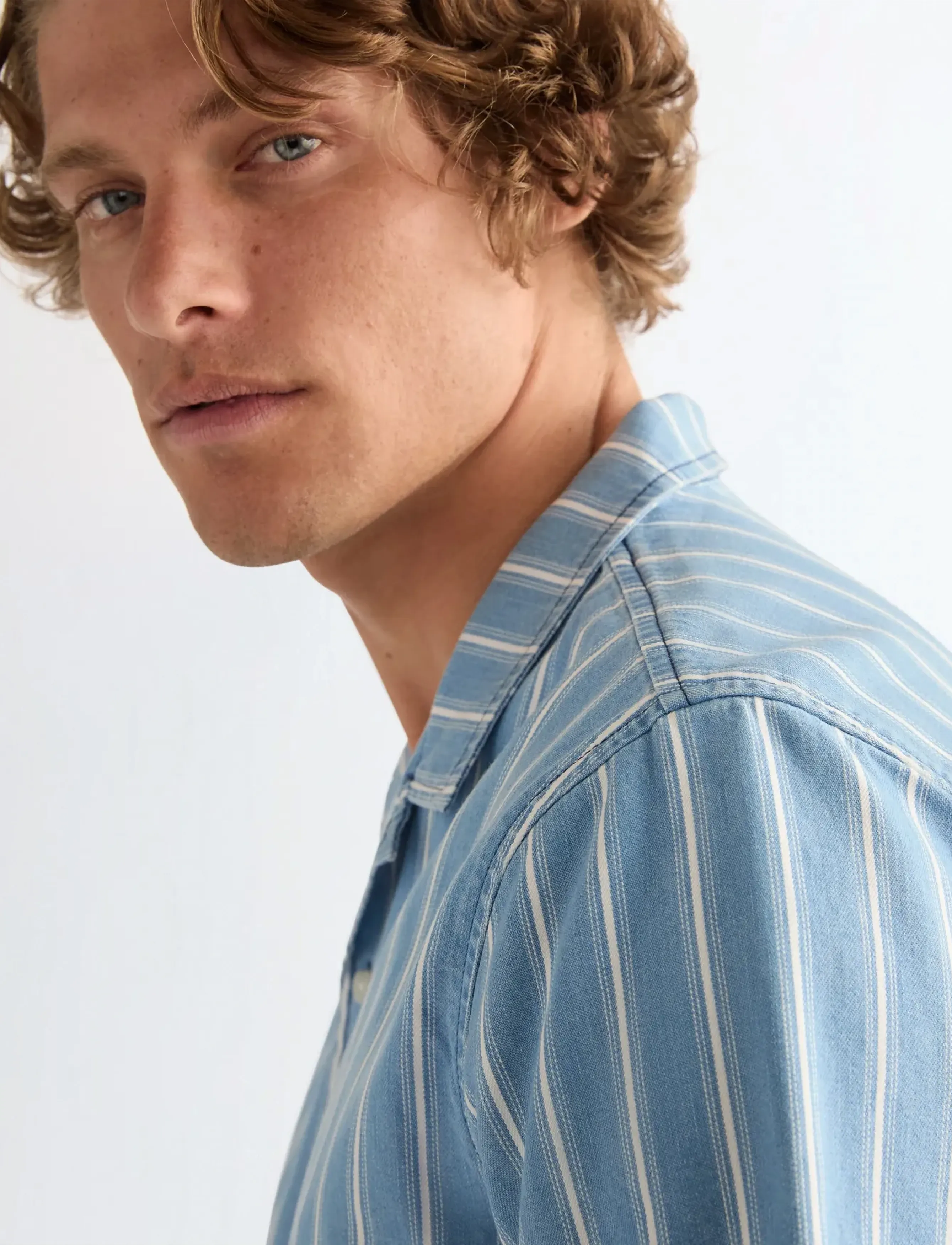 Wrangler - SS RESORT SHIRT - casual skjorter - bleach denim - 5