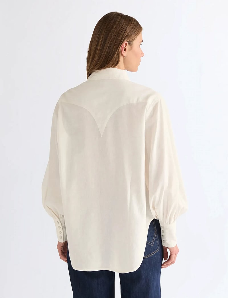 Wrangler - EXAGGERATED WESTERN - pikkade varrukatega särgid - worn white - 3