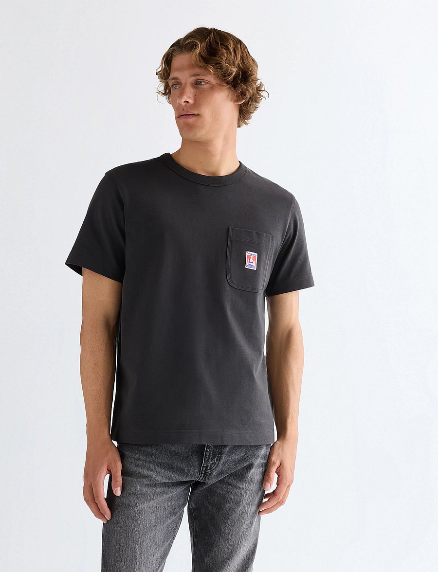 Wrangler - POCKET TEE - kortärmade t-shirts - faded black - 0