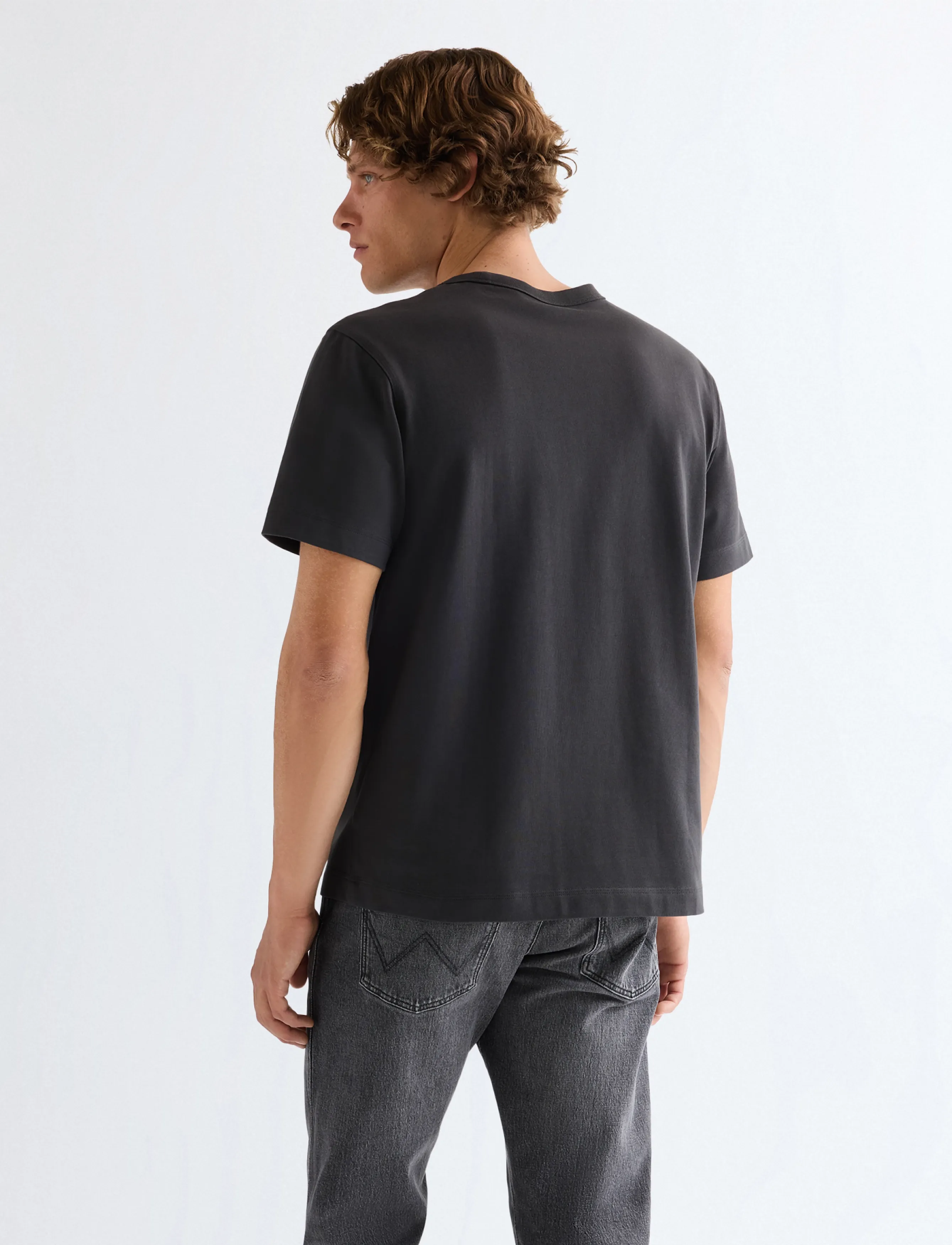 Wrangler - POCKET TEE - kortärmade t-shirts - faded black - 3